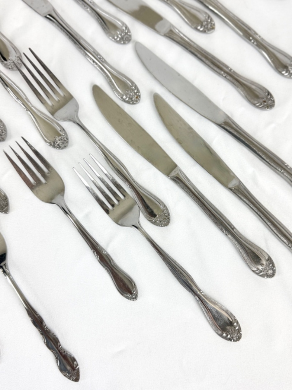 Vintage Carlton CAS4 Stainless Steel Flatware w Serving Pieces 43 pc Lot Japan - Picture 9 of 16